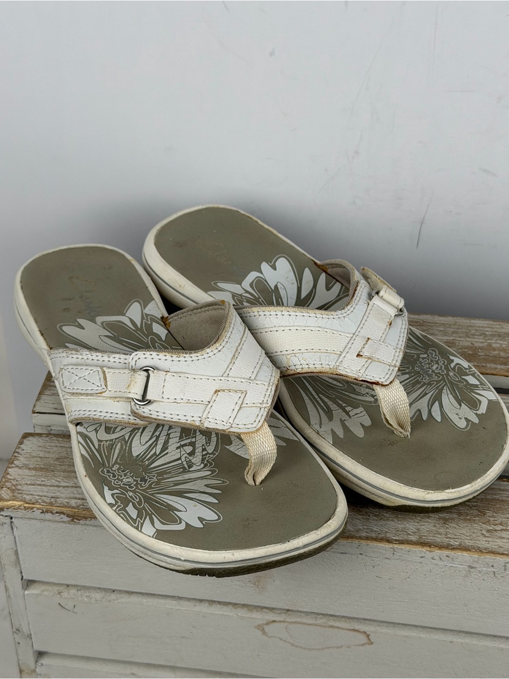 Clarks breeze sea thong sandals adjustable strap women’s size 5.5